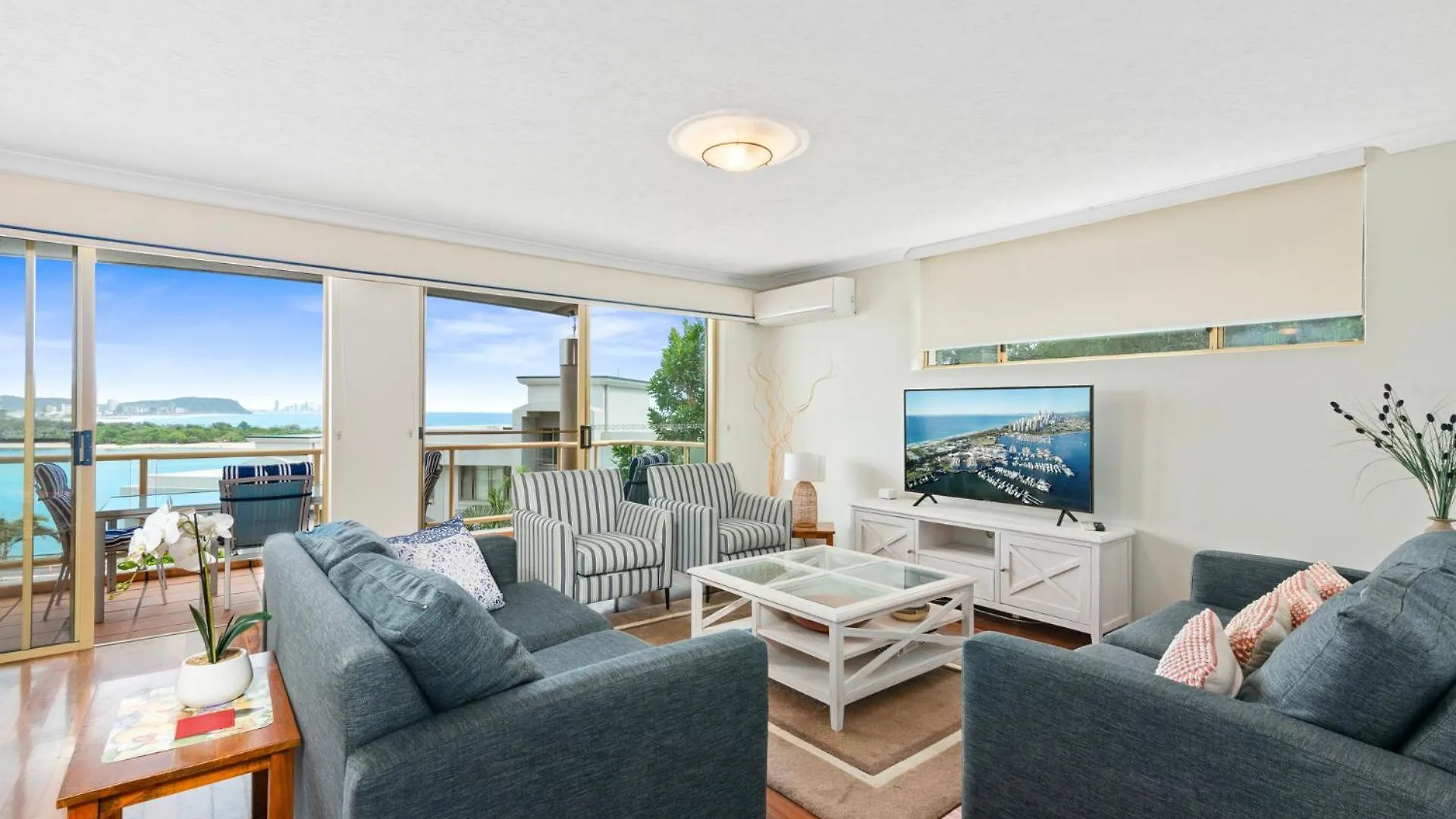 **** Aparthotel Little Cove Currumbin Gold Coast Australia